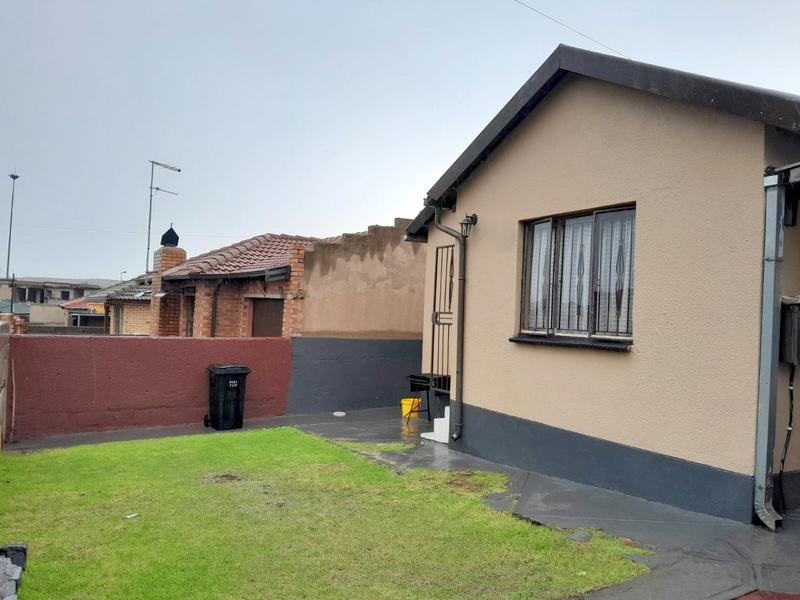 3 Bedroom Property for Sale in Emdeni Gauteng