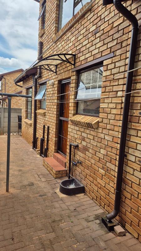 To Let 3 Bedroom Property for Rent in Roodepoort Gauteng