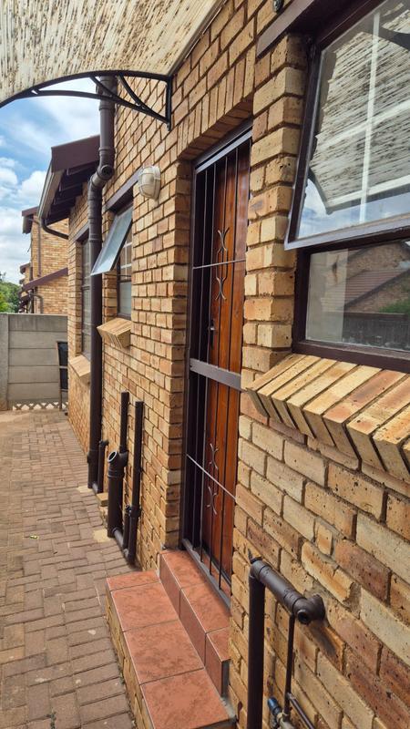 To Let 3 Bedroom Property for Rent in Roodepoort Gauteng