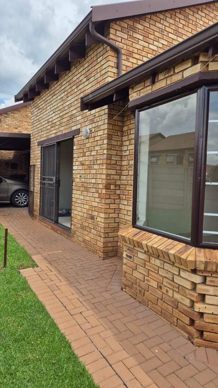 To Let 3 Bedroom Property for Rent in Roodepoort Gauteng