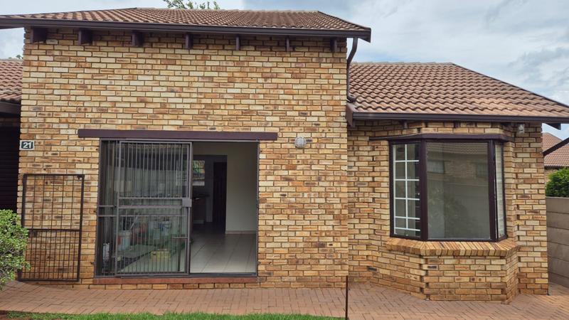 To Let 3 Bedroom Property for Rent in Roodepoort Gauteng