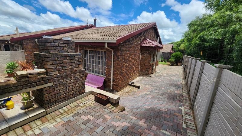 2 Bedroom Property for Sale in Montana Gauteng