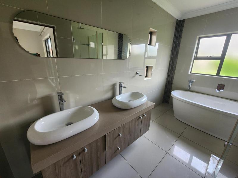 5 Bedroom Property for Sale in Waterkloof Ridge Gauteng