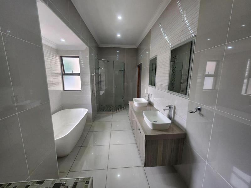 5 Bedroom Property for Sale in Waterkloof Ridge Gauteng