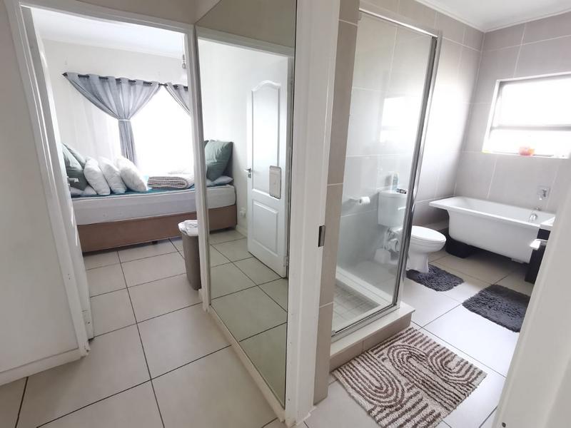 2 Bedroom Property for Sale in Greenstone Hill Gauteng