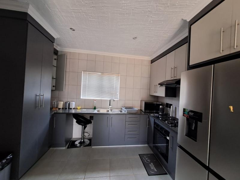 3 Bedroom Property for Sale in Halfway House Gauteng