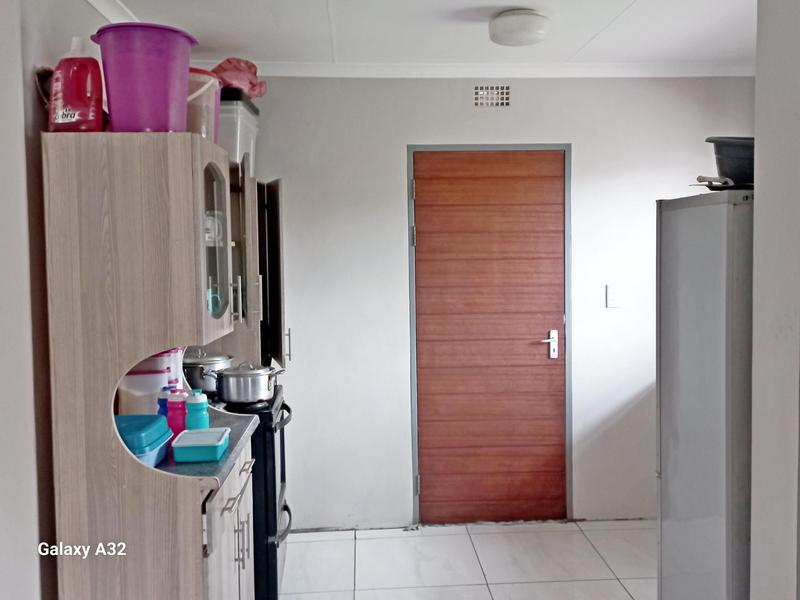 2 Bedroom Property for Sale in Clayville Gauteng