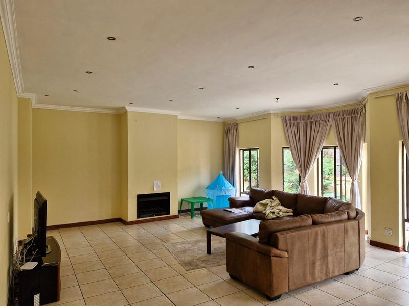 5 Bedroom Property for Sale in Blue Valley Golf Estate Gauteng