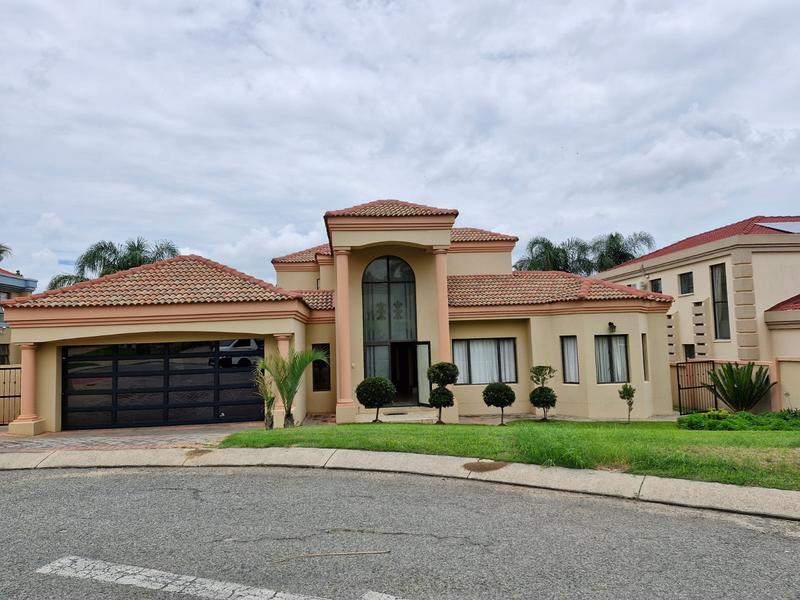 5 Bedroom Property for Sale in Blue Valley Golf Estate Gauteng