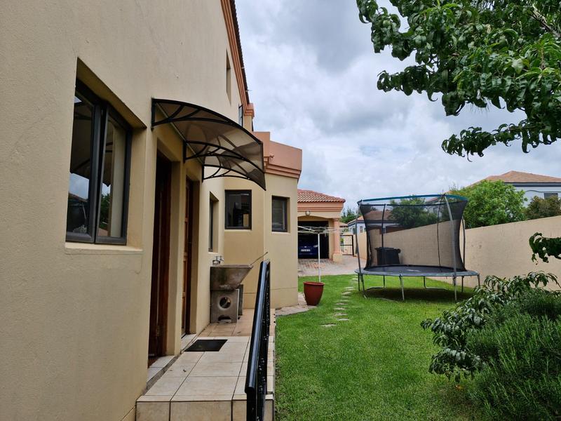 5 Bedroom Property for Sale in Blue Valley Golf Estate Gauteng