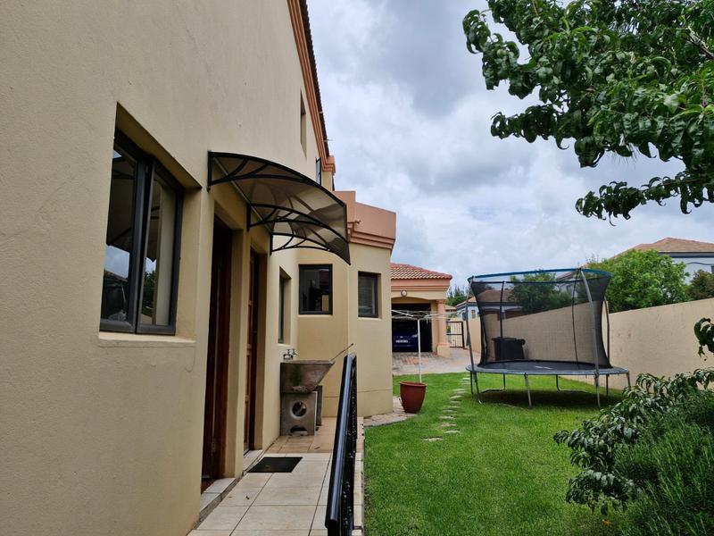 5 Bedroom Property for Sale in Blue Valley Golf Estate Gauteng