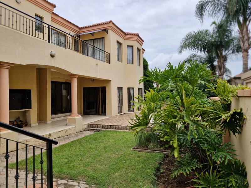 5 Bedroom Property for Sale in Blue Valley Golf Estate Gauteng