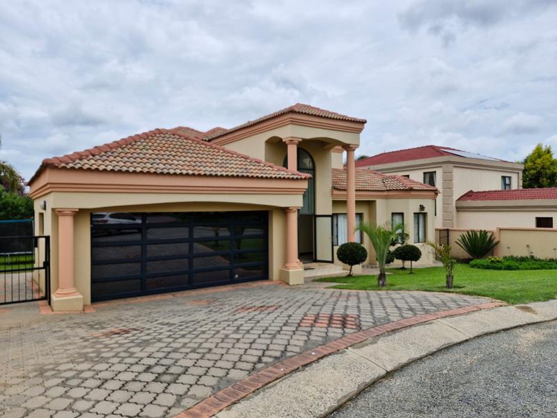 5 Bedroom Property for Sale in Blue Valley Golf Estate Gauteng