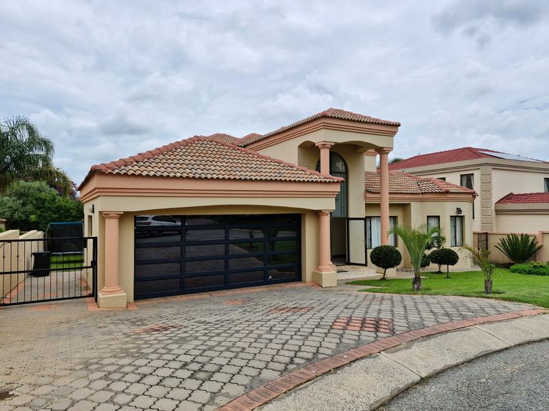 5 Bedroom Property for Sale in Blue Valley Golf Estate Gauteng