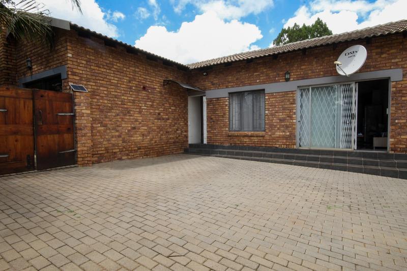 8 Bedroom Property for Sale in Eldoraigne Gauteng