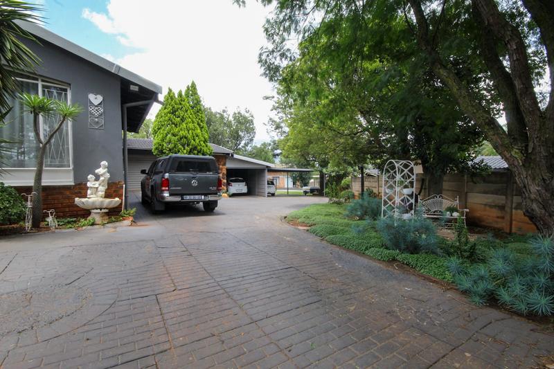 8 Bedroom Property for Sale in Eldoraigne Gauteng