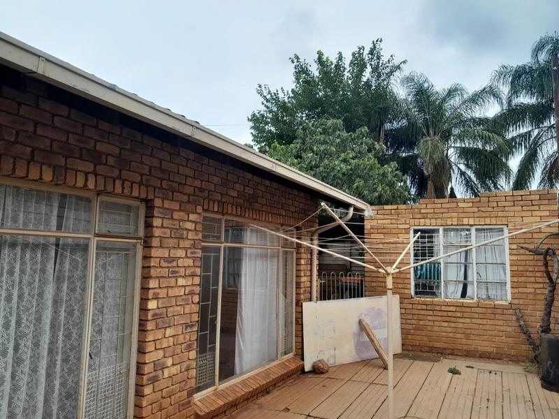 To Let 3 Bedroom Property for Rent in Mountain View Gauteng