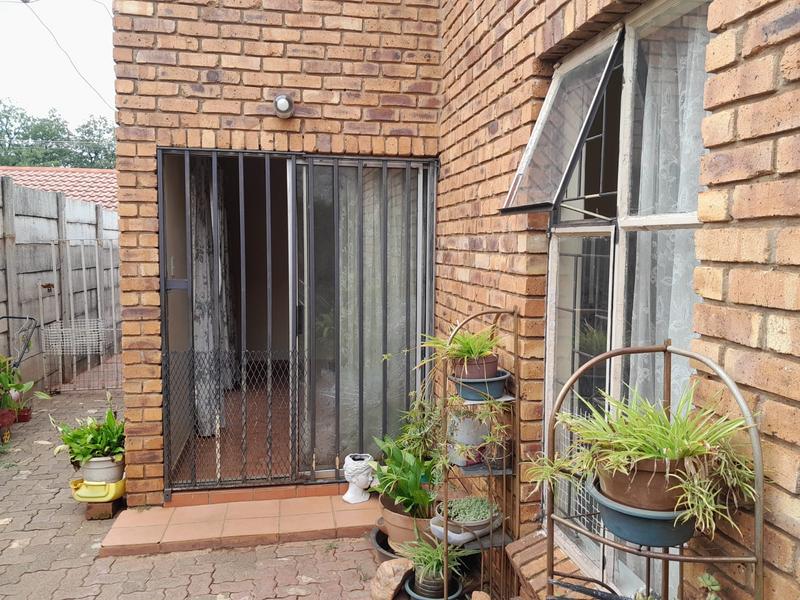 To Let 3 Bedroom Property for Rent in Mountain View Gauteng