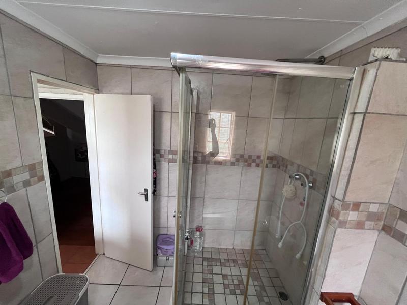 1 Bedroom Property for Sale in Wilgeheuwel Gauteng