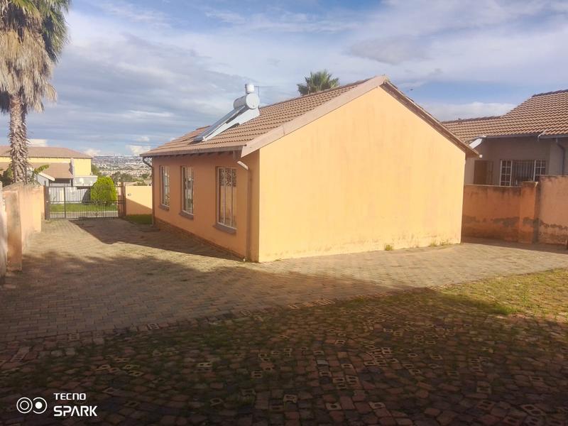 To Let 3 Bedroom Property for Rent in Olievenhoutbosch Gauteng