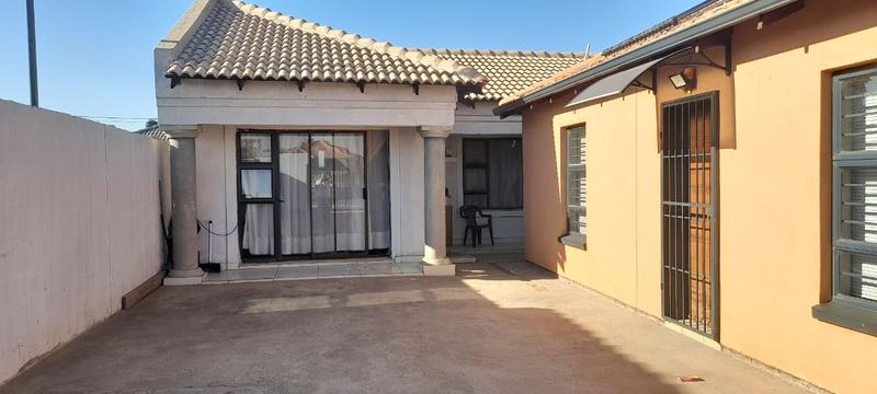 3 Bedroom Property for Sale in Protea Glen Gauteng