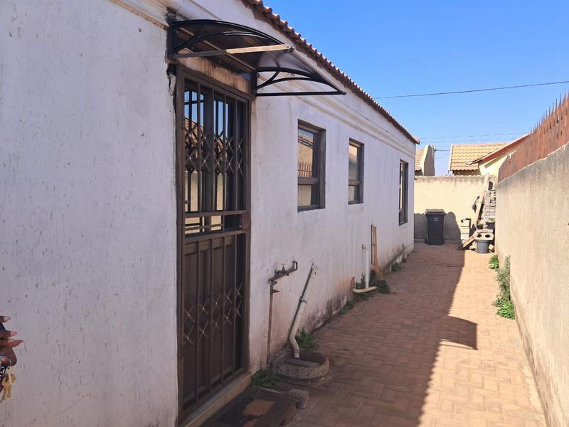 To Let 3 Bedroom Property for Rent in Protea Glen Gauteng