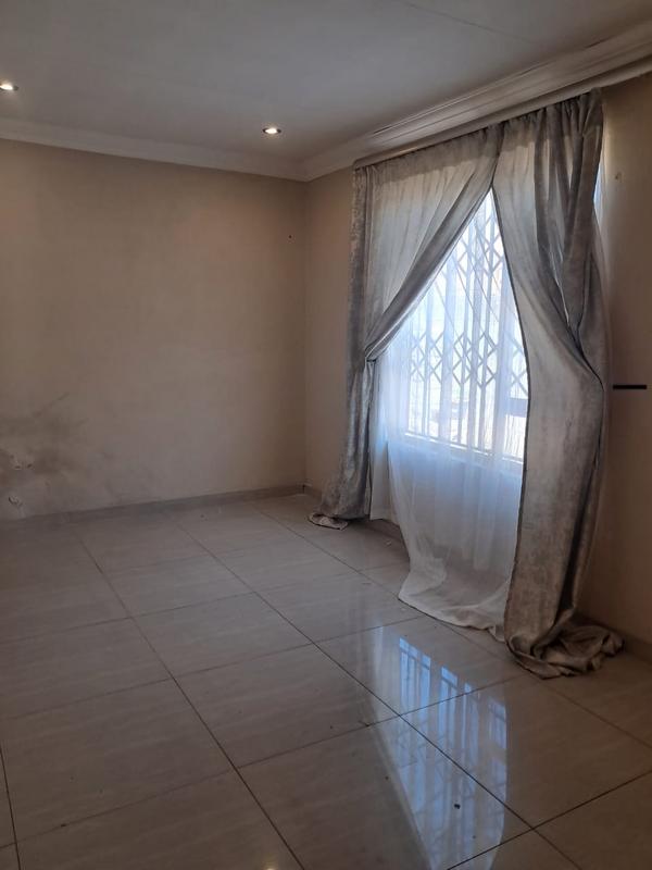 To Let 3 Bedroom Property for Rent in Protea Glen Gauteng