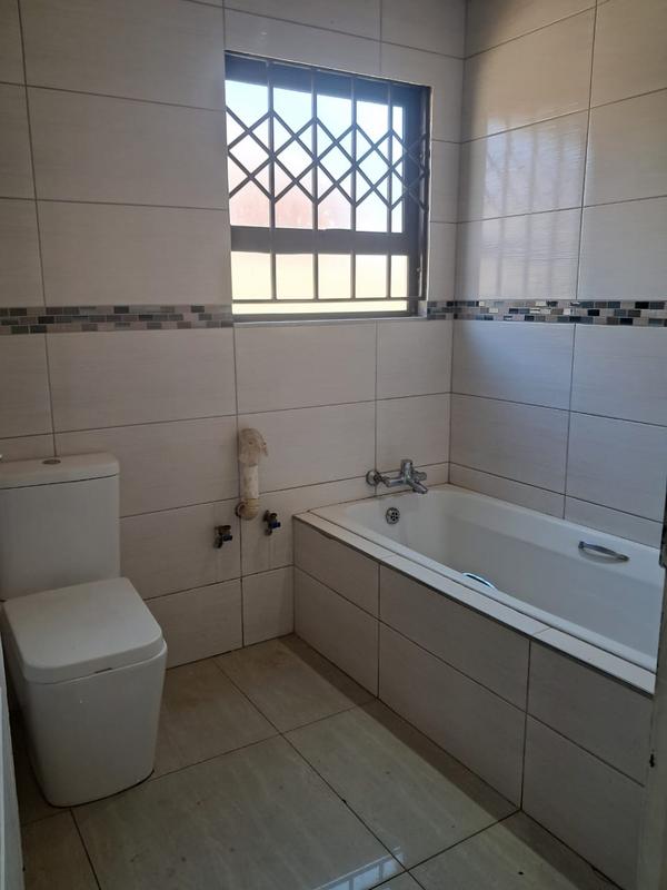 To Let 3 Bedroom Property for Rent in Protea Glen Gauteng