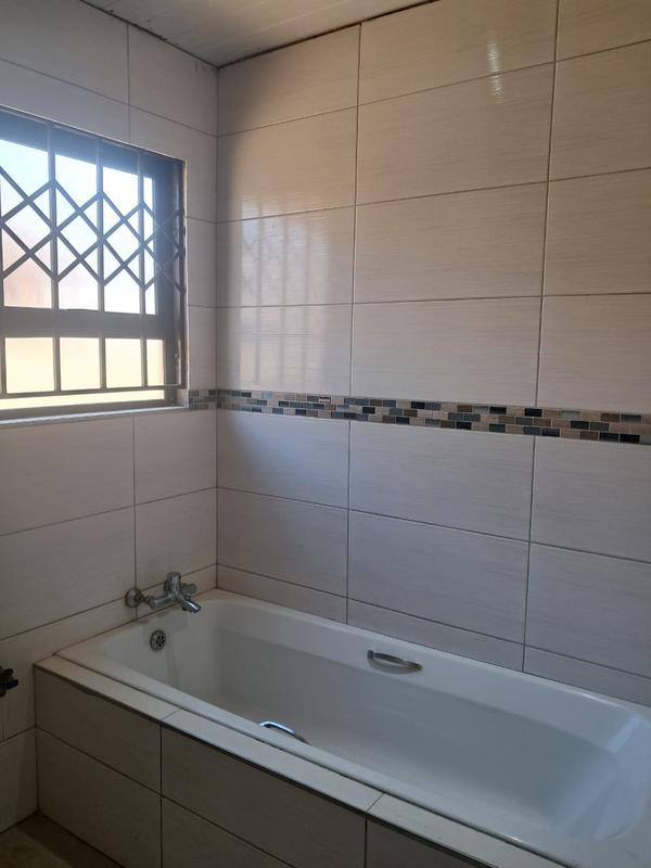 To Let 3 Bedroom Property for Rent in Protea Glen Gauteng