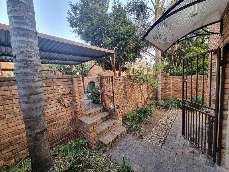 2 Bedroom Property for Sale in Wilgeheuwel Gauteng