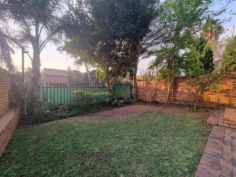 2 Bedroom Property for Sale in Wilgeheuwel Gauteng