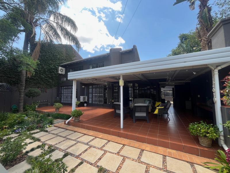 To Let 4 Bedroom Property for Rent in Waterkloof A H Gauteng