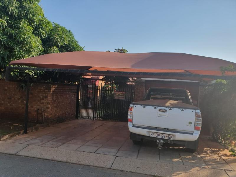 2 Bedroom Property for Sale in Magalieskruin Gauteng