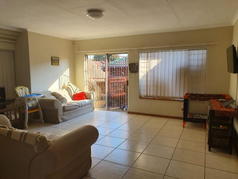 2 Bedroom Property for Sale in Magalieskruin Gauteng