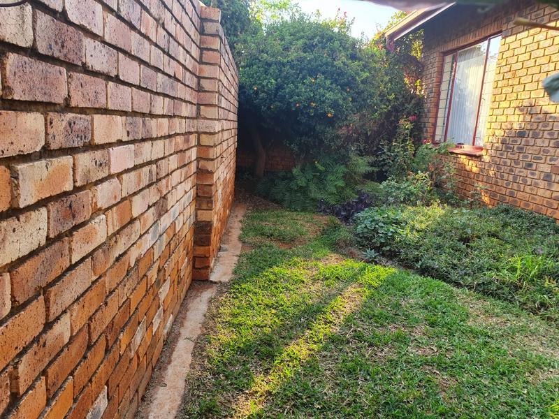 2 Bedroom Property for Sale in Magalieskruin Gauteng