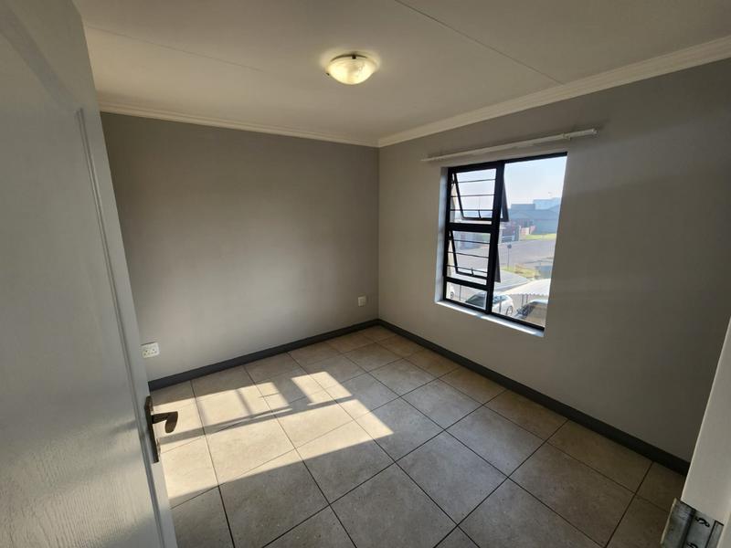 2 Bedroom Property for Sale in Rooihuiskraal Gauteng