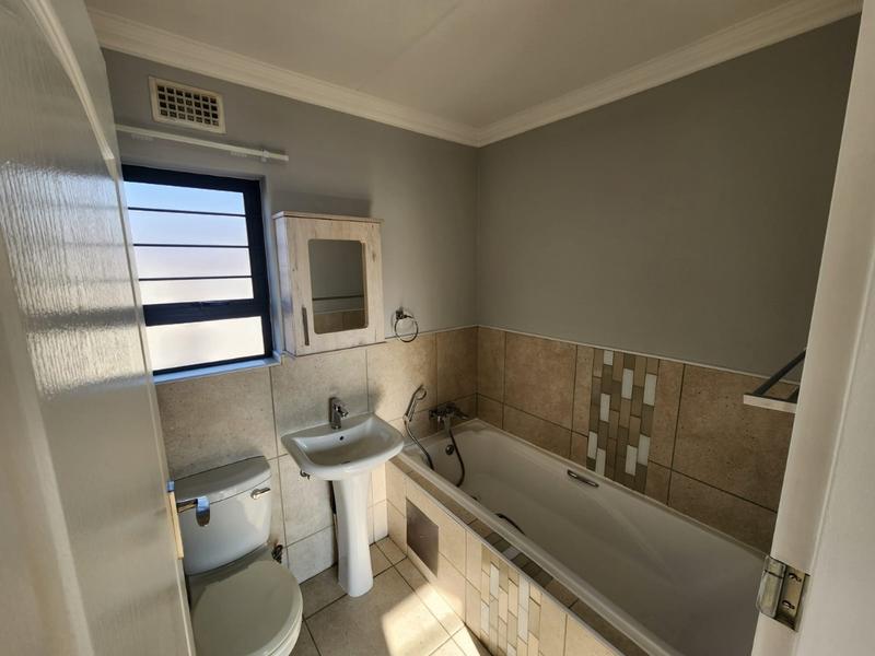 2 Bedroom Property for Sale in Rooihuiskraal Gauteng