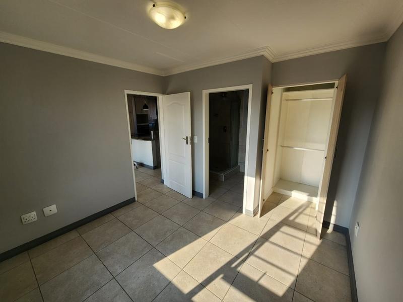 2 Bedroom Property for Sale in Rooihuiskraal Gauteng