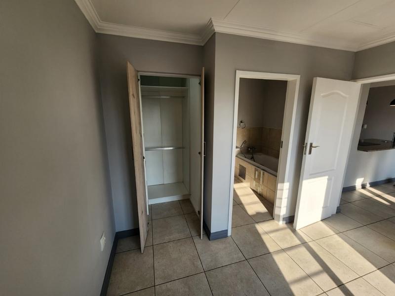 2 Bedroom Property for Sale in Rooihuiskraal Gauteng