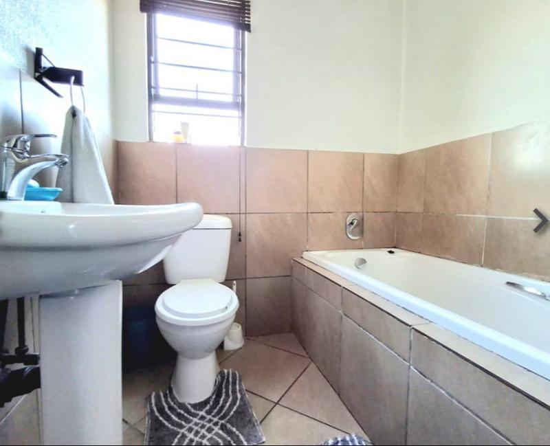 3 Bedroom Property for Sale in Albertsdal Gauteng