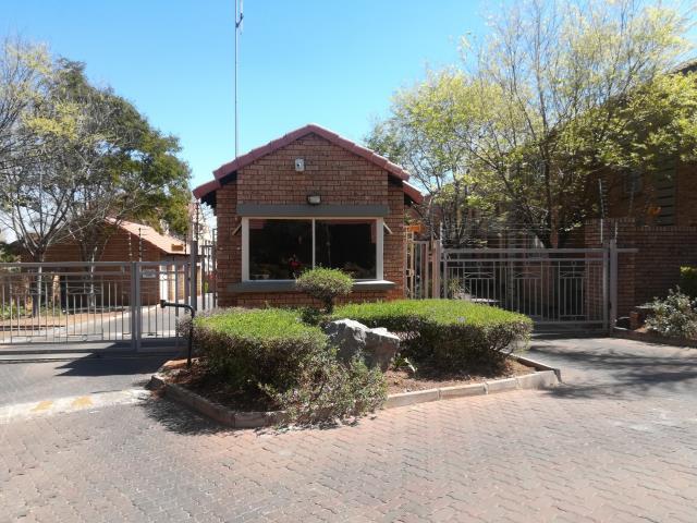 To Let 2 Bedroom Property for Rent in Die Hoewes Gauteng