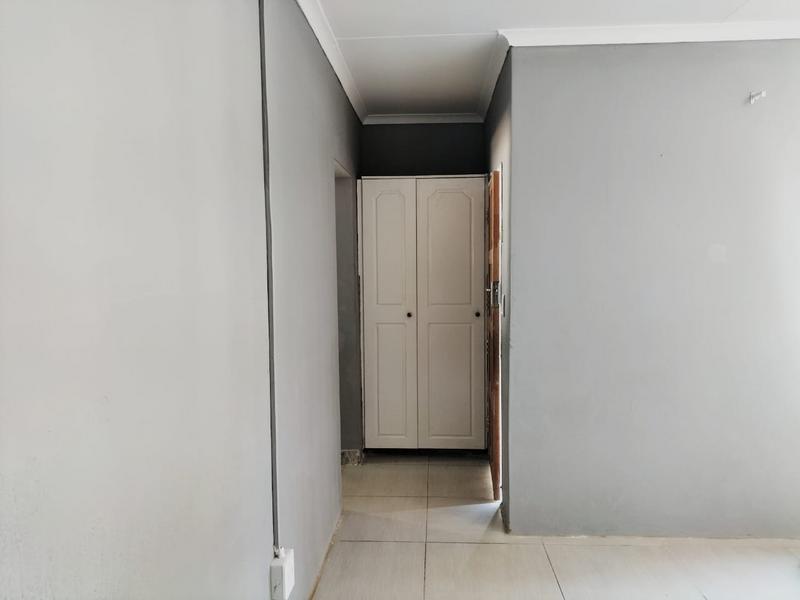 To Let 1 Bedroom Property for Rent in Birch Acres Gauteng