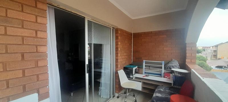 To Let 2 Bedroom Property for Rent in Monavoni Gauteng