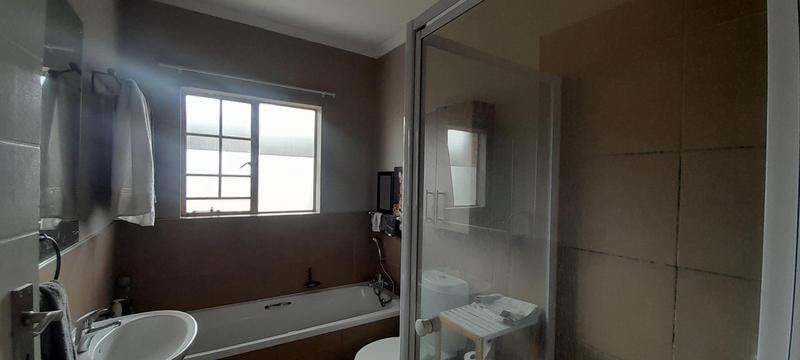 To Let 2 Bedroom Property for Rent in Monavoni Gauteng