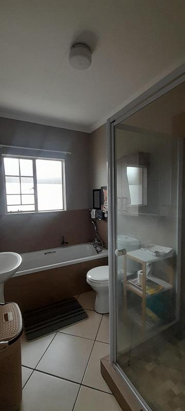 To Let 2 Bedroom Property for Rent in Monavoni Gauteng