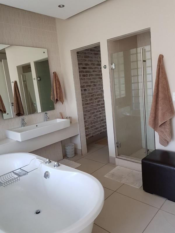 To Let 2 Bedroom Property for Rent in Melrose Arch Gauteng