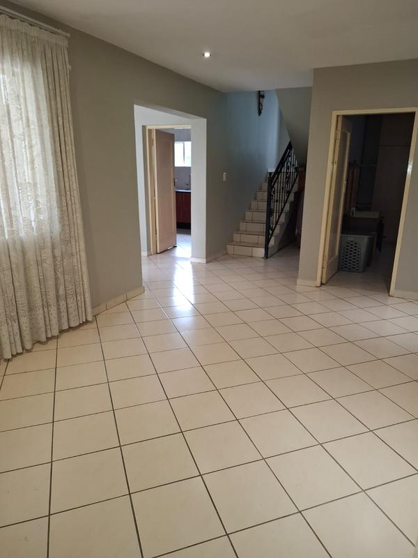 To Let 4 Bedroom Property for Rent in Lynnwood Glen Gauteng