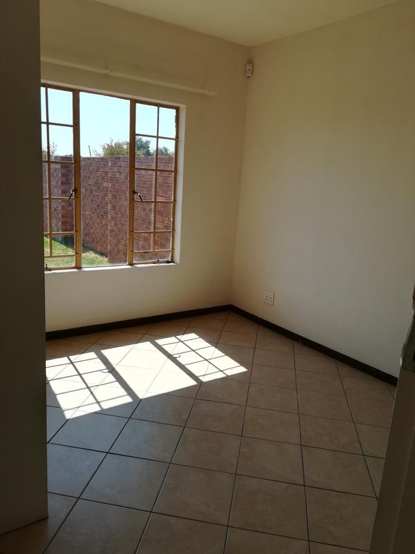 To Let 2 Bedroom Property for Rent in Mooikloof Ridge Gauteng