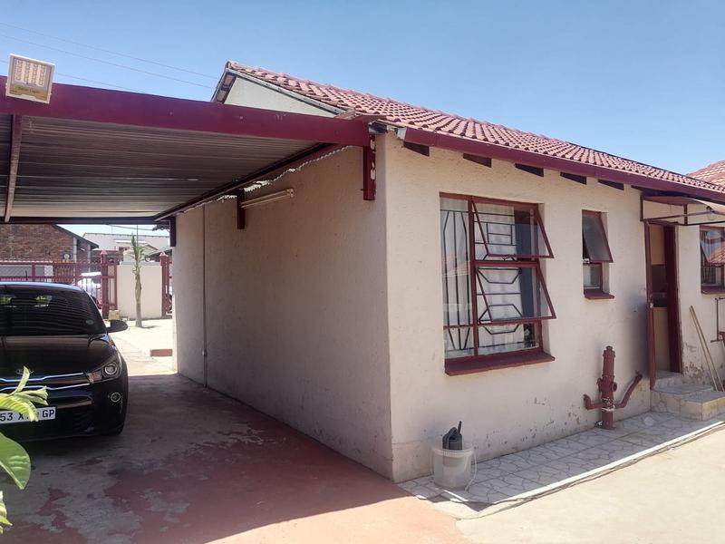 2 Bedroom Property for Sale in Lotus Gardens Gauteng