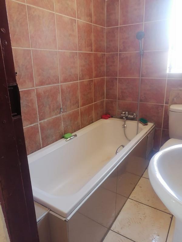 2 Bedroom Property for Sale in Lotus Gardens Gauteng